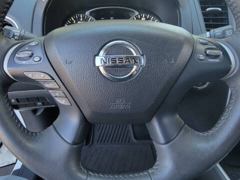 2017 Nissan Pathfinder SV