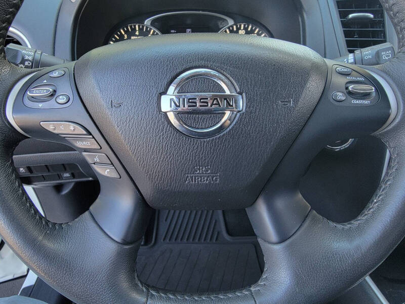 2017 Nissan Pathfinder SV