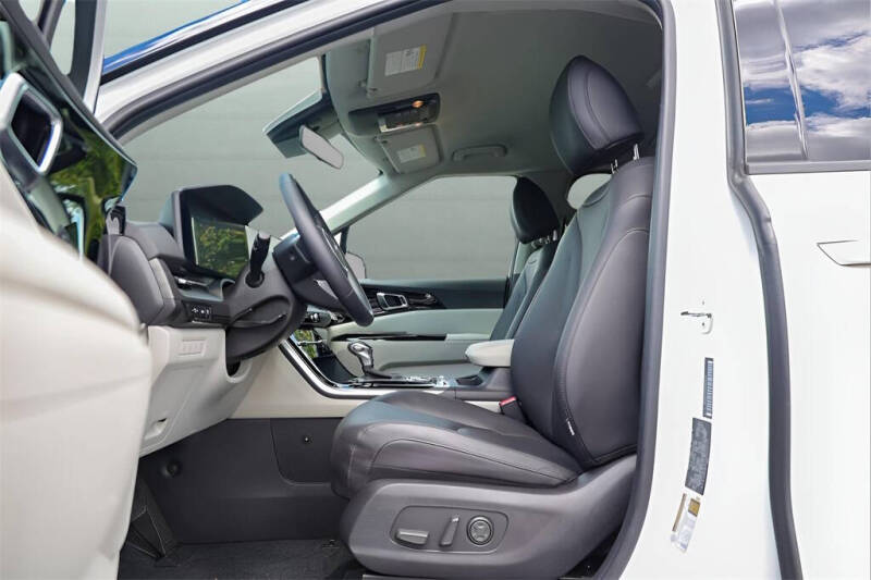 2024 Kia Carnival SX