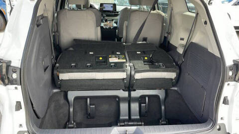 2022 Toyota Sienna LE 8-Passenger