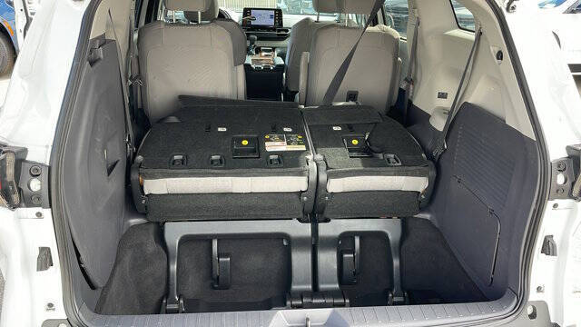 2022 Toyota Sienna LE 8-Passenger