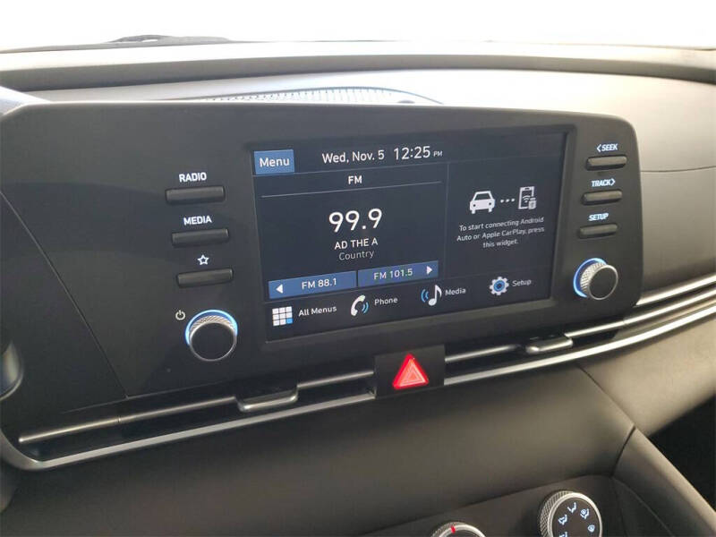 2024 Hyundai Elantra SE