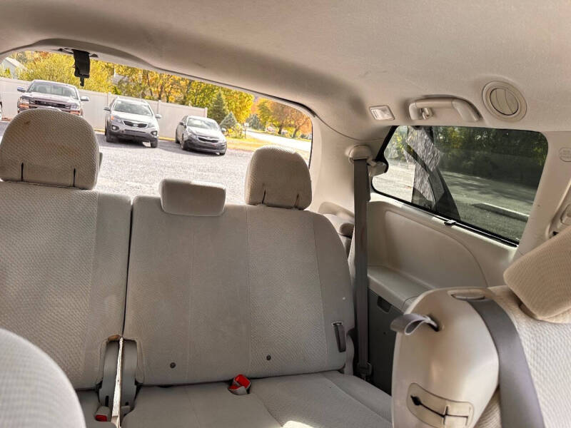 2011 Toyota Sienna LE 8-Passenger