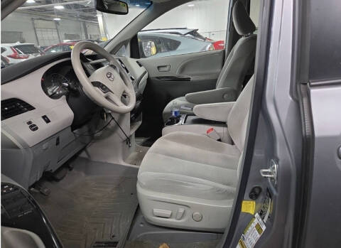 2011 Toyota Sienna LE 7-Passenger