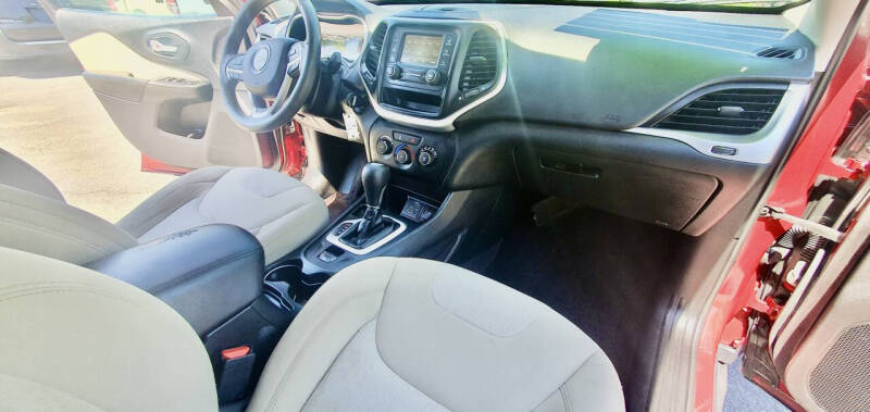 2016 Jeep Cherokee Sport