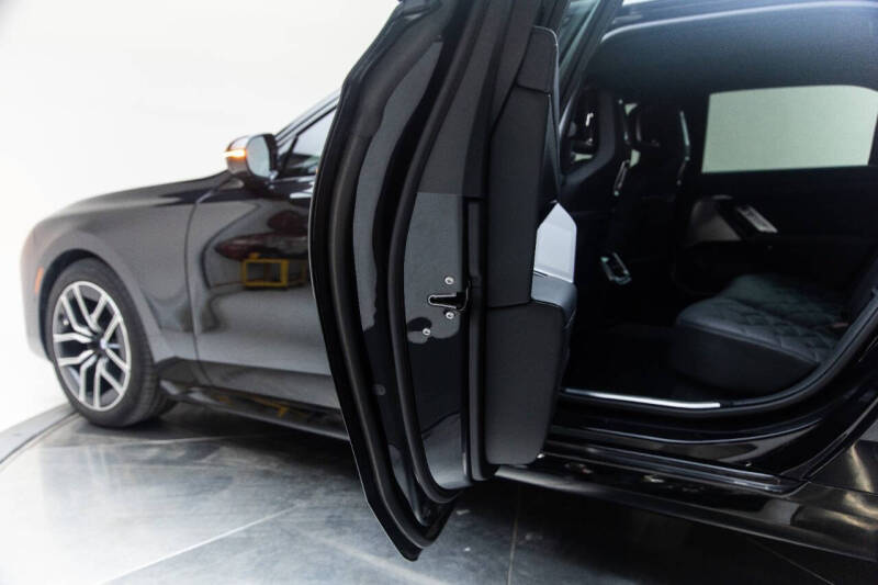 2023 BMW 7 Series 740i