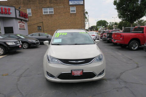 2017 Chrysler Pacifica Touring-L