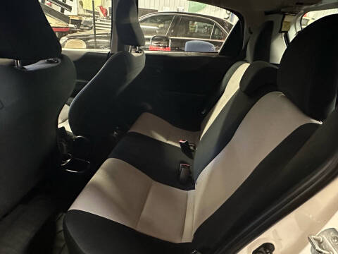 2013 Toyota Yaris 5-Door L