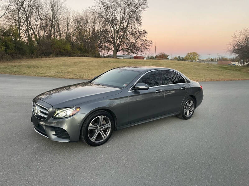 2018 Mercedes-Benz E-Class E300 photo 2