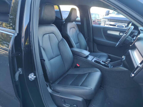 2021 Volvo XC40 T5 Momentum