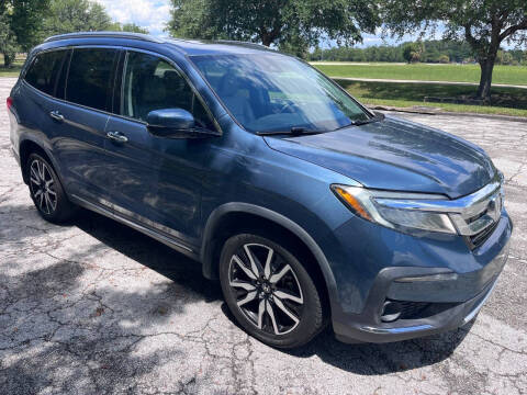 2020 Honda Pilot Touring w/Rear Captain's Chairs