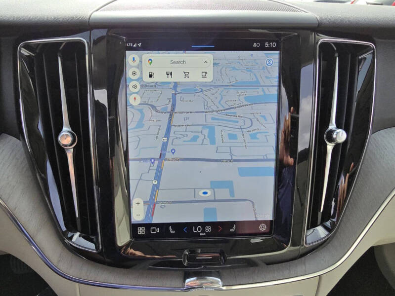 2025 Volvo XC60 B5 Plus Dark Theme