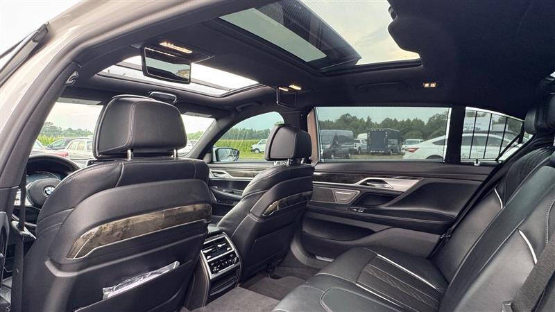 2022 BMW 7 Series 740i