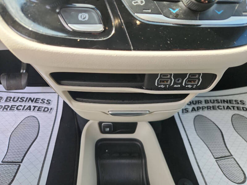 2024 Chrysler Pacifica Touring L