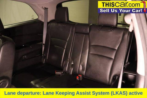 2019 Honda Pilot Touring w/Rear Captain's Chairs