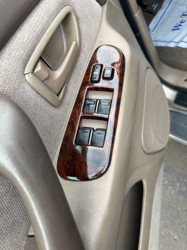 2002 Toyota Sequoia SR5