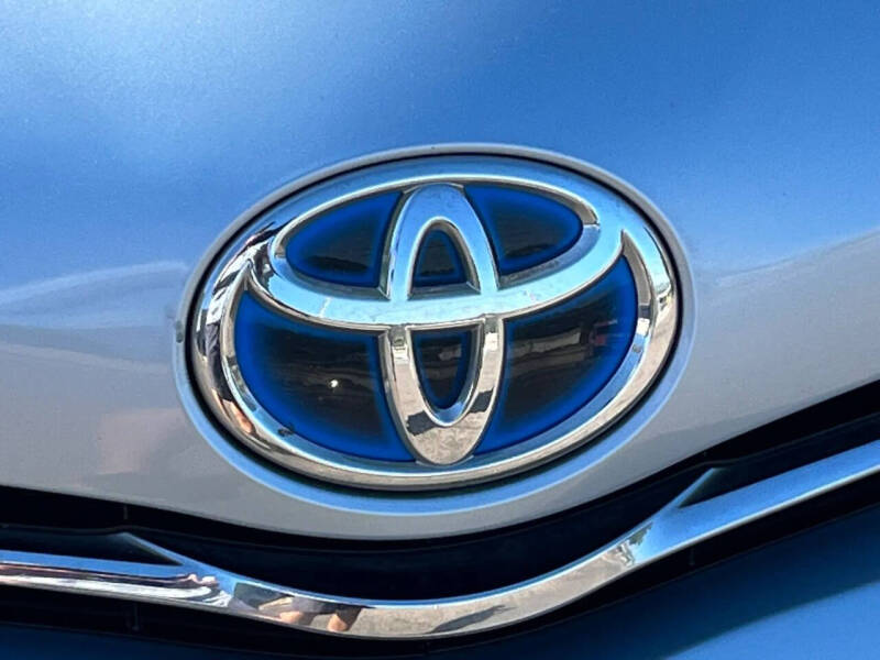 2013 Toyota Prius v Three