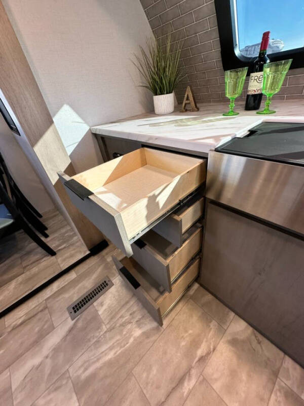 2024 Dutchmen Kodiak 2921FKDS