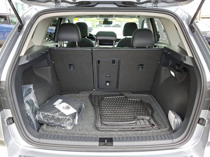 2025 Volkswagen Taos SEL 4Motion