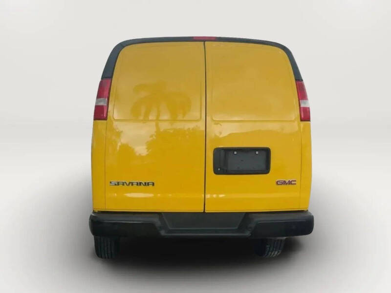 2021 GMC Savana 2500