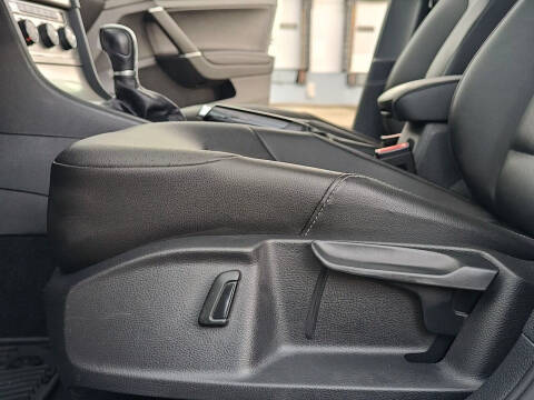 2017 Volkswagen Golf TSI S