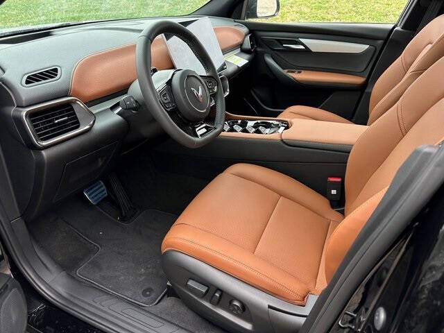 2025 VinFast VF8 Plus