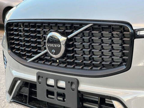 2025 Volvo XC60 T8 Plus Dark Theme
