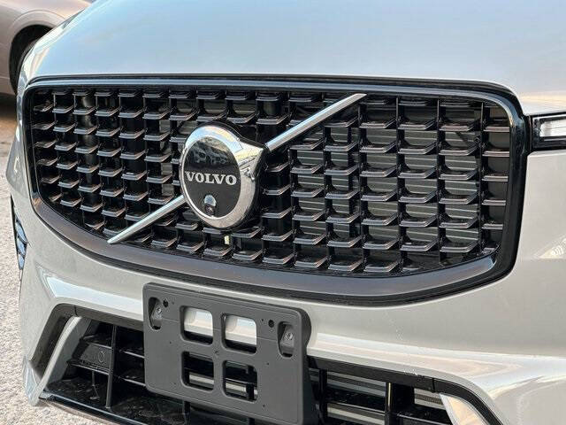 2025 Volvo XC60 T8 Plus Dark Theme