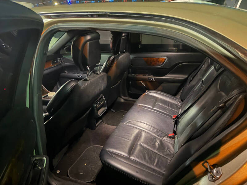 2017 Lincoln Continental Select