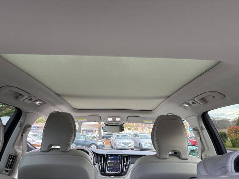 2024 Volvo XC60 B5 Plus Dark Theme