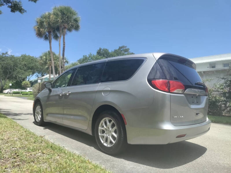 2017 Chrysler Pacifica LX