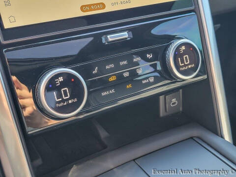 2024 Land Rover Discovery P300 Dynamic SE