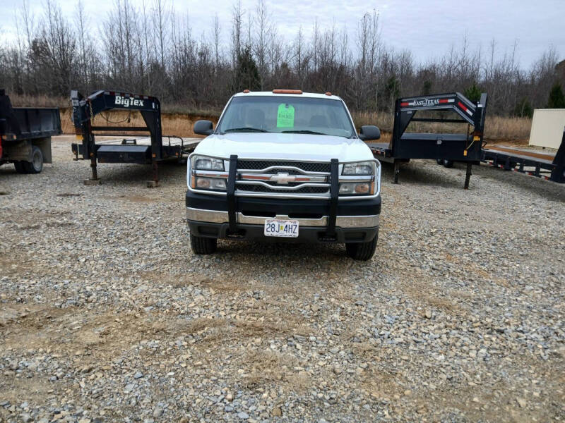 2004 Chevrolet Silverado 2500HD LT photo 2