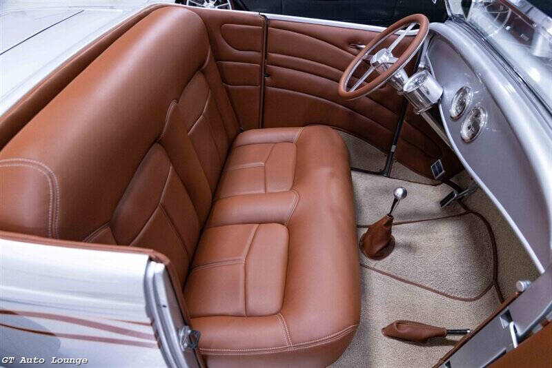 1932 Ford Roadster 23