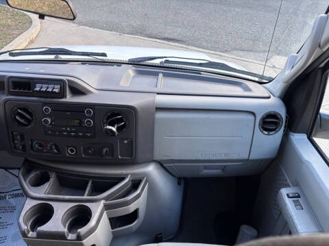 2009 Ford E-Series E-350 SD XLT