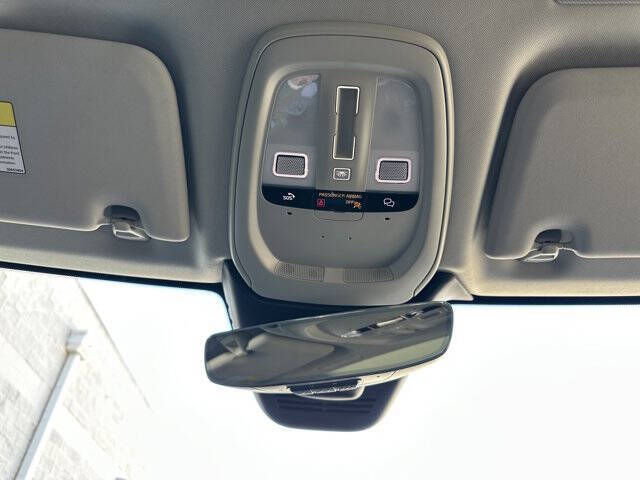 2025 Volvo XC60 B5 Plus Dark Theme