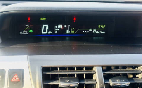2014 Toyota Prius v Two