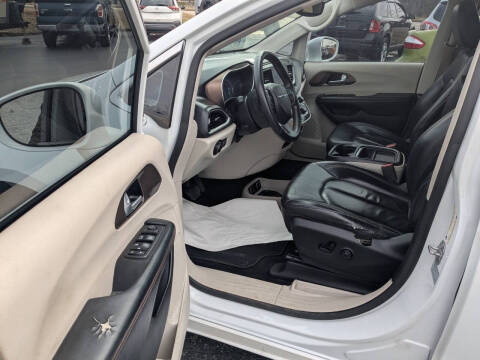 2017 Chrysler Pacifica Touring-L