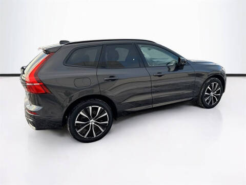 2025 Volvo XC60 B5 Plus Dark Theme