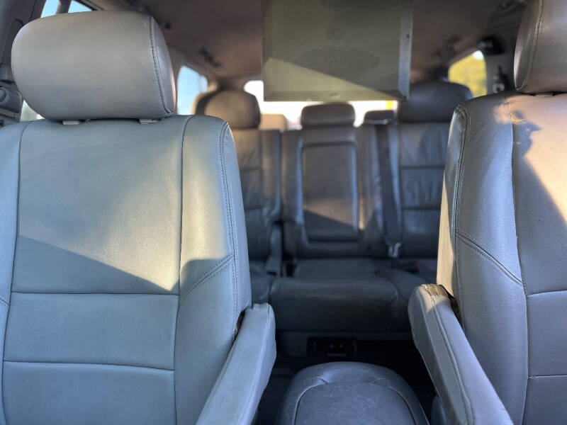 2004 Toyota Sequoia SR5