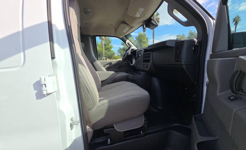 2025 Chevrolet Express 2500