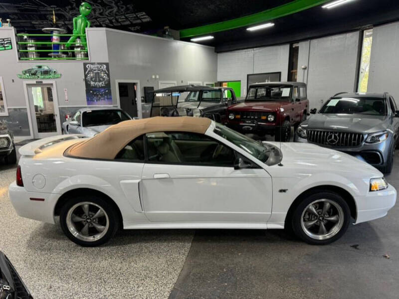 2003 Ford Mustang GT Deluxe