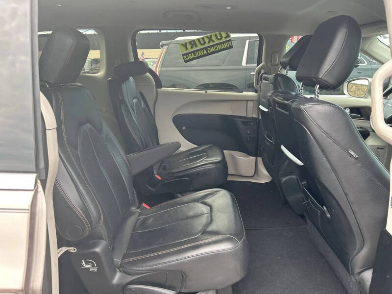 2017 Chrysler Pacifica Touring-L Plus