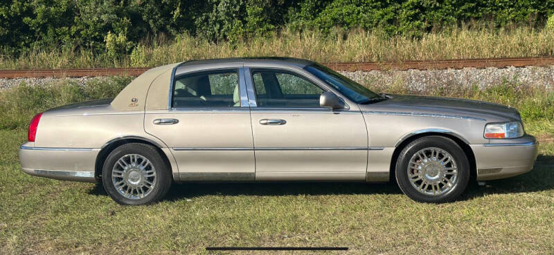 2003 Lincoln Town Car Executive photo 4