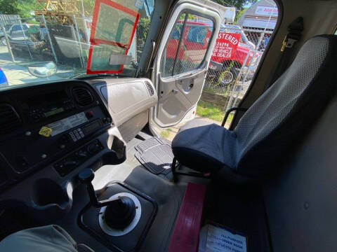 2005 Freightliner M2 106