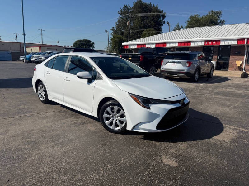 2024 Toyota Corolla LE's photo