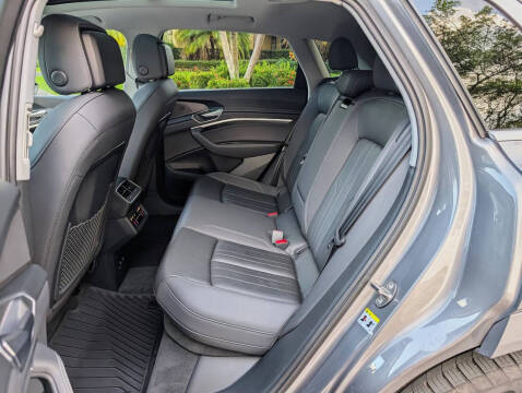 2021 Audi e-tron quattro Premium