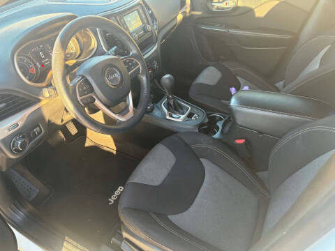 2015 Jeep Cherokee Sport