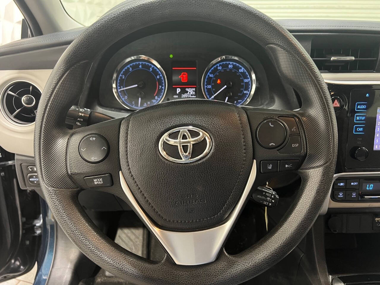 2017 Toyota Corolla LE photo 31