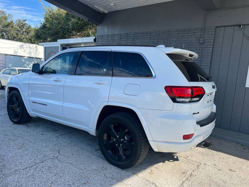 2015 Jeep Grand Cherokee Altitude photo 3